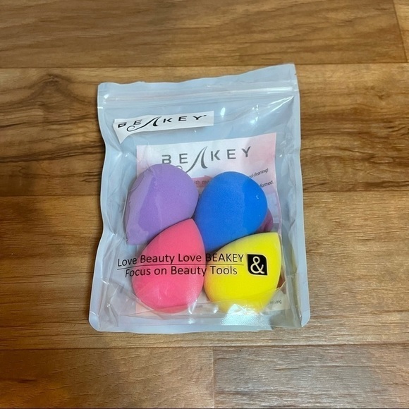 4 pack Makeup Sponges - Picture 2 of 3